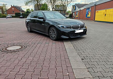 BMW 330d M Paket HUD Memory Panorama 360° Kamera