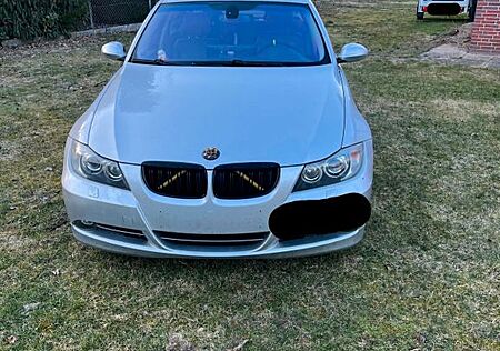 BMW 330i E90 mit LPG>TÜV 11/2027>Carplay>Neu Teile