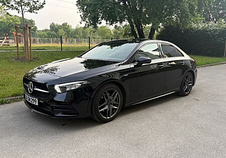 Mercedes-Benz A 200 AMG LINE / LED / KAMERA / APPLE CARPLAY