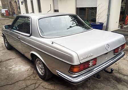 Mercedes-Benz 280 CE w123 Coupé