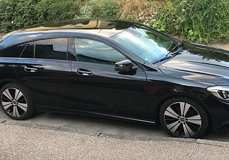 Mercedes-Benz CLA 200 Shooting Brake Night Paket