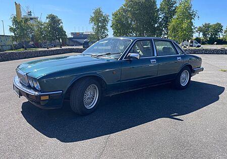 Jaguar XJ40
