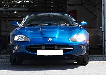 Jaguar XK8 Coupe -
