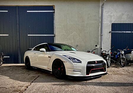 Nissan GT-R 3.8l White Pearl Metallic