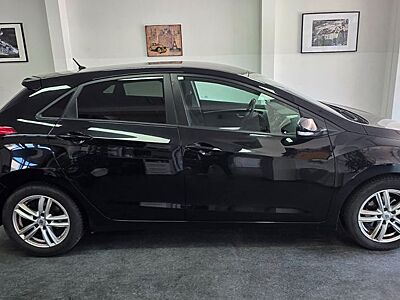 Hyundai i30 1.6 CRDi Style WR+SR PDC TÜV 04/2027