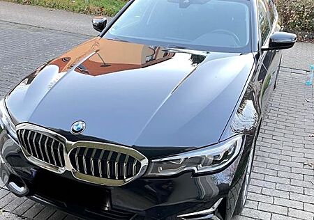 BMW 320i Luxury Line Automatik Luxury Line