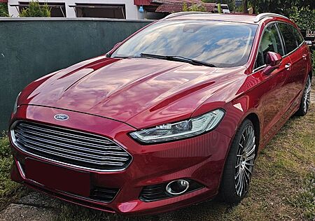 Ford Mondeo Titanium 1.Hand Auto LED rubyred 8bereif