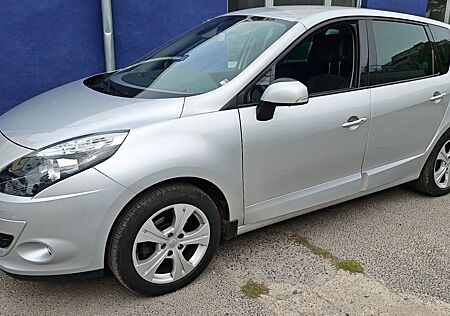 Renault Scenic NAVI AHK 2.Hand nur100tkm PDC TÜV11.27 1A
