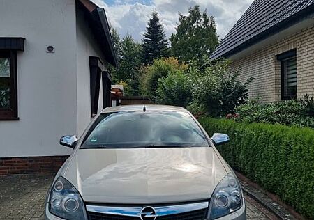 Opel Astra H TwinTop 1.9 CDTI