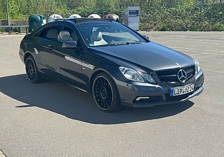 Mercedes-Benz E 250 Coupé CGI BlueEFFICIENCY