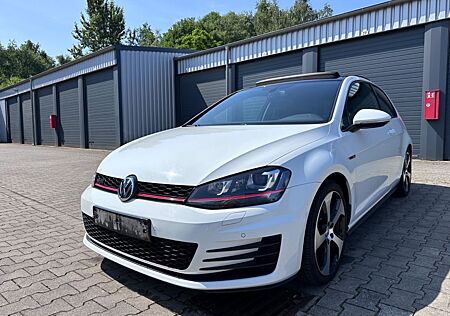 VW Golf Volkswagen VII Lim. GTI BMT / Panoramadach /