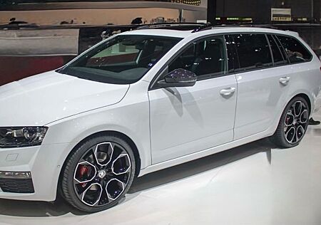 Skoda Octavia RS, ACC, black und challenge XL Paket.