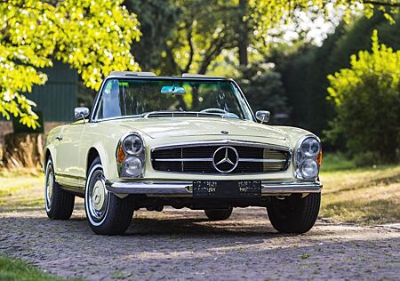Mercedes-Benz SL 230 Pagode