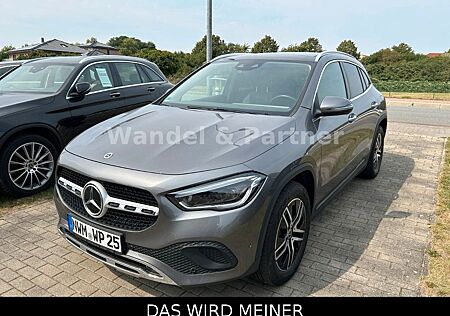 Mercedes-Benz GLA 220 GLA 220d