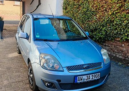 Ford Fiesta 1,4 16V Ambiente Ambiente
