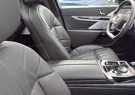 BMW 740 d xDrive Executive Individualleder SitzlüB&W