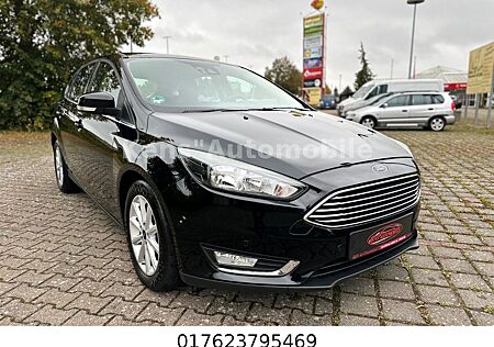 Ford Focus Lim. Titanium! AUS ERSTER HAND !