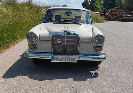 Mercedes-Benz W110 230