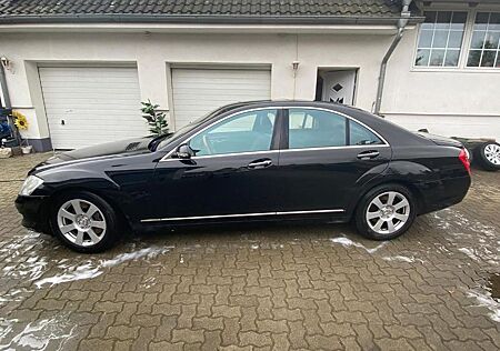 Mercedes-Benz S 500 -