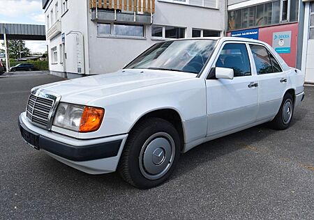 Mercedes-Benz 230 E W124 Limousine Automatik Klima TÜV 09/2026