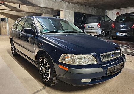 Volvo V40 1.8 / 1.Hd / TÜV 12-2025