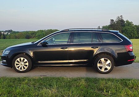 Skoda Octavia 1.6 TDI DSG Style Combi Pano LED AHK