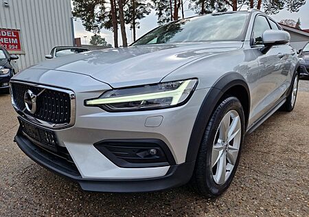 Volvo V60 2.0D B4 CROSS COUNTRY PRO AWD LED AUTOPiLOT