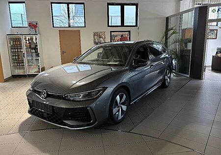 VW Passat Volkswagen R-Line 2.0 TDI+KAMERA+NAVI+DAB