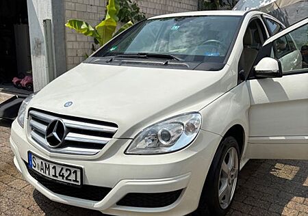 Mercedes-Benz B 180 BlueEFFICIENCY -
