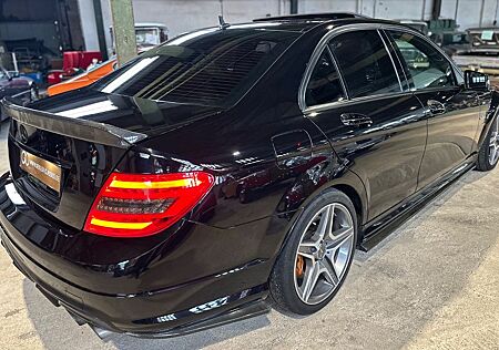 Mercedes-Benz C 63 AMG V8 6.3 Performance Plus Carbon 487PS