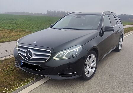 Mercedes-Benz E 220 BlueTEC 4MATIC T AVANTGARDE Autom. AVA...