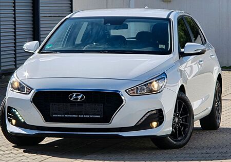 Hyundai i30 Select,1.Hd,Scheckheft,Kamera,SHZ,6 Gang