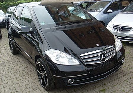 Mercedes-Benz A 160 ELEGANCE Automat/ Navigation / Parktronic