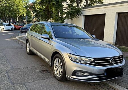 VW Passat Variant Volkswagen Business Leder LED NavI AHK