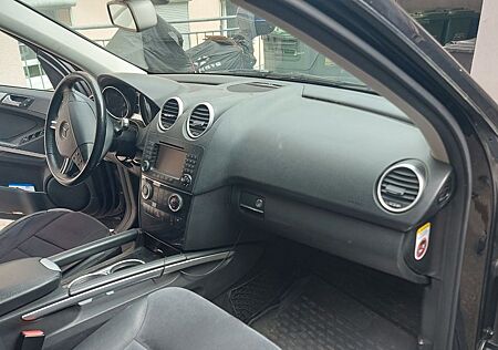 Mercedes-Benz ML 230