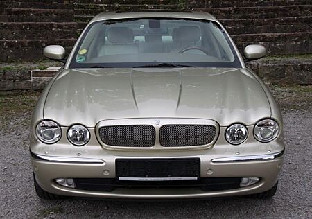 Jaguar Top gepflegter XJR mit 3 Jahre Garantie