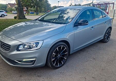 Volvo S60 Lim. Summum AWD*Leder*Navi*Glasdach*TÜV NEU*