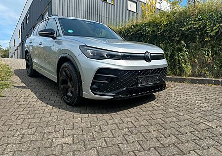 VW Tiguan Volkswagen 2.0TDI*R-Line*Pano*360°Kam*AHK