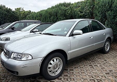 Audi A4 1.6/ ALU/ Allw.-Reifen/Klimaautomatik/ 1.Hand