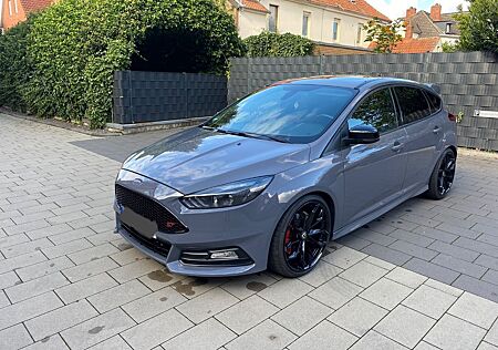 Ford Focus 3 ST Leder-Sport-Paket HG Bull X