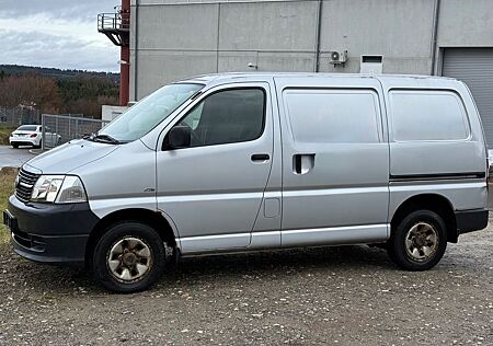 Toyota Hiace 2.5 D-4D 4WD *KLIMA*147.000 KM*3.SITZER*