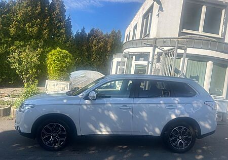 Mitsubishi Outlander Style+ Instyle 4WD