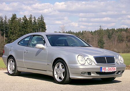 Mercedes-Benz CLK 320 W208 Service+Bremsen NEU! TÜV 9/27!!
