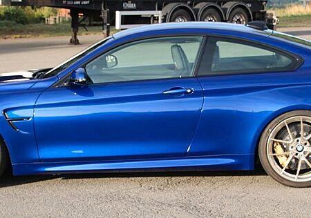BMW M4 CS