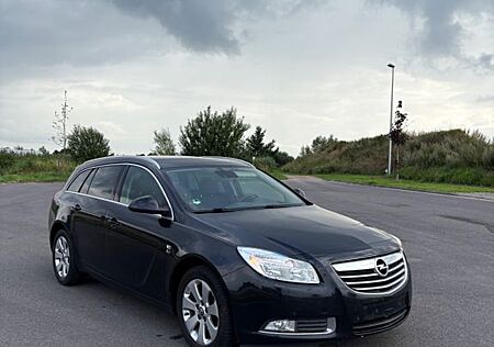 Opel Insignia Sports Tourer / TÜV NEU / sehr GEPFLEGT