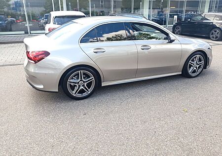 Mercedes-Benz A 200 4MATIC DCT - AMG Paket