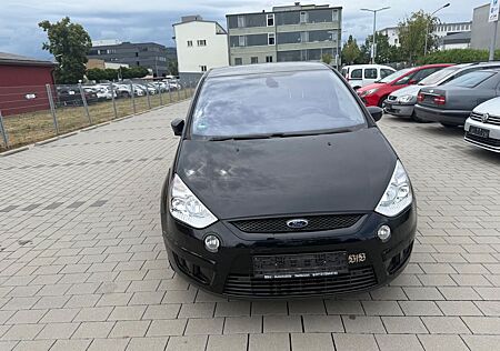Ford S-Max Titanium / 2,5 L Benzin / 220 PS