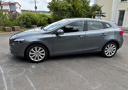 Volvo V40 D3 Momentum Diesel