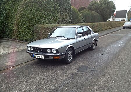 BMW 525