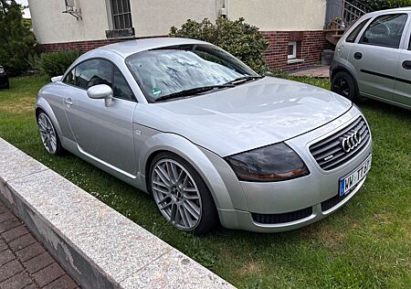 Audi TT Coupe 1.8T quattro 165 kW -